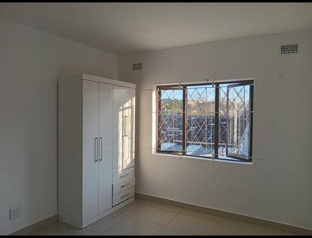 7 BEDROOM HOUSE FOR SALE IN CLARE HILLS